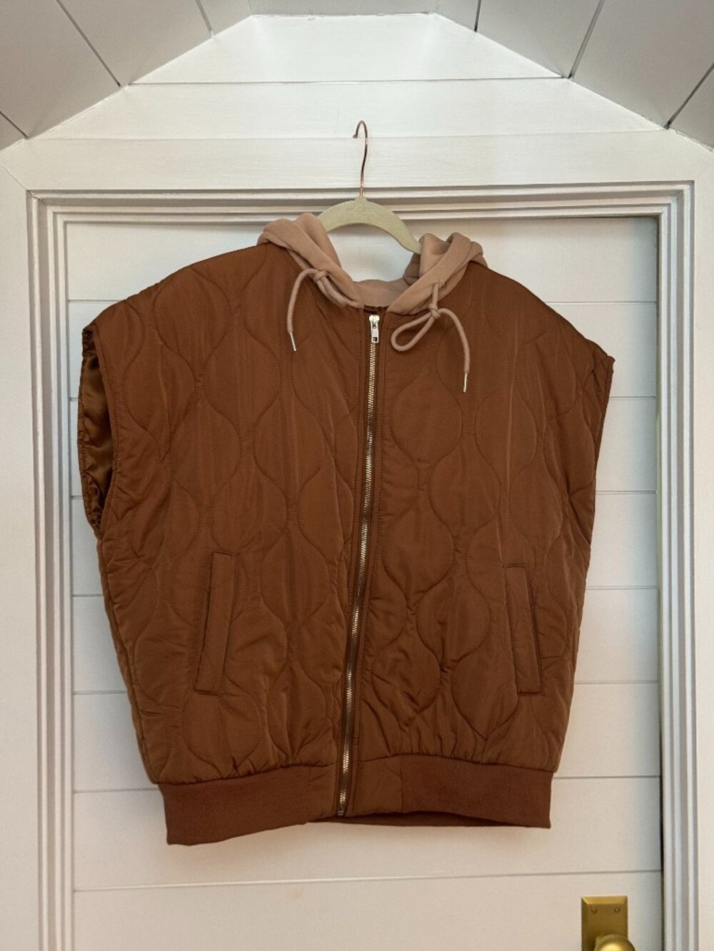 VICI Quilted Vest with Hood (M)